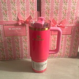 30 Oz STANLEY Quencher H2.0 Flowstate Tumbler NEW  Authentic Pink Parade
